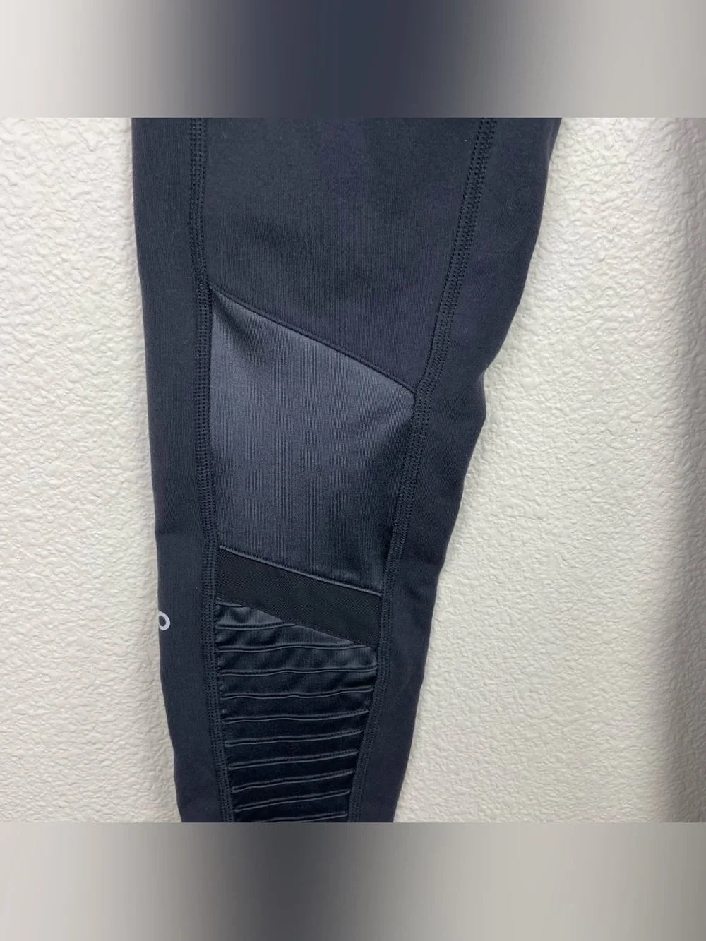 Alo Yoga Women's Small Black Moto Panel Leggings Mid Rise Athletic Casual Gym